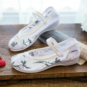 2021 Нови летни бродирани обувки Дамски нетни обувки Дишаща мрежа Ханфу обувки Жени
