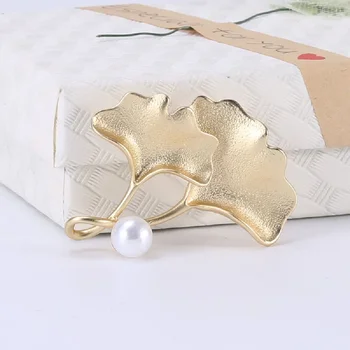 Beaut&Berry Oil Dripping Pearl Ginkgo Leaf Brooches Simple Women's Office Party Casual Brooch Pin Новогодишни подаръци