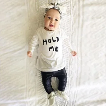 Hold Me Baby Girls Clothes Set Тениска за новородено PU Pant костюми Памук Бебешки дрехи Костюми Детски костюм Tee ризи Панталон Soft