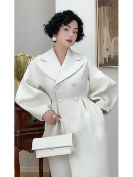 Бяло вълнено палто 2023 нов дълъг стил Хепбърн стил богато семейство дъщеря златен темперамент малък ароматен стил висок клас