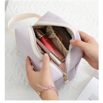 Компактна и функционална чанта за грим Лесно носене съхранение Чудесен подарък за семейство или колеги 066C