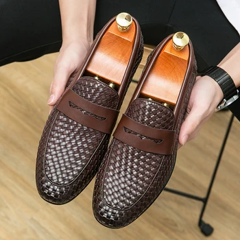 Мъжки ежедневни обувки PU релефни модел нисък ток кръг пръсти младежка тенденция бизнес ежедневни обувки класически универсални мъжки обувки