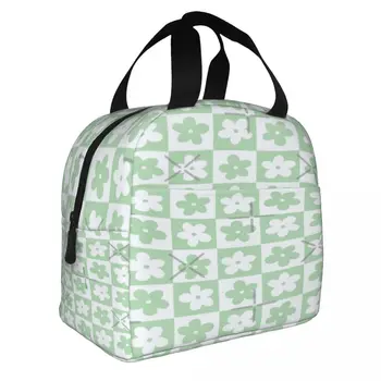 Светло пастелно зелено и бяло карирани квадратчета с цветя една чанта за обяд